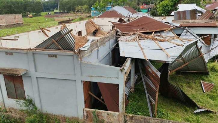কালবৈশাখী ঝড়ে কুলাউড়ার মহিলা কলেজের টিনশেড ভবন লণ্ডভণ্ড