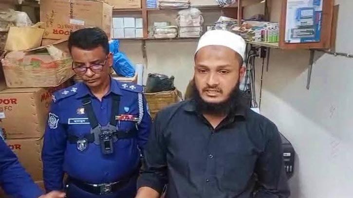 লক্ষ্মীপুরে ভোটের ৬টি সিলসহ ব্যবসায়ী আটক