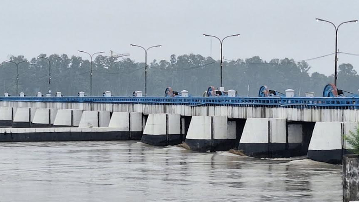 টানা ছয় ঘণ্টা বিপৎসীমা অতিক্রমের পর পানি কমতে শুরু করেছে