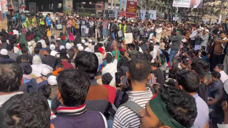 শাহবাগে ফের উত্তাল ইনকিলাব মঞ্চ, বিচার দাবিতে অবরোধ
