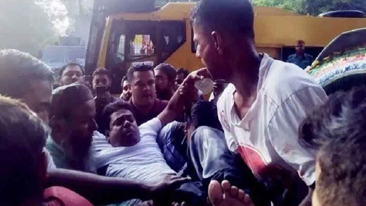   প্রাথমিক শিক্ষকদের দশম গ্রেড দাবিতে পদযাত্রা ঠেকাতে পুলিশের সাউন্ড গ্রেনেড