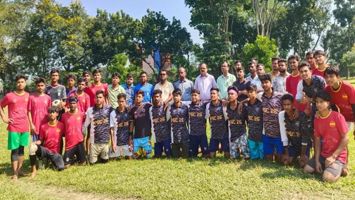 পঞ্চগড়ে আন্ত:শ্রেণি ফুটবল টুর্নামেন্টের উদ্বোধন 