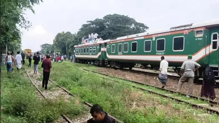আশুগঞ্জে চলন্ত অবস্থায় খুলে গেল কালনী এক্সপ্রেসের তিন বগি