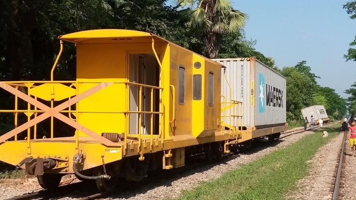 সীতাকুণ্ডে বগি রেখে চলে গেলো মালবাহী ট্রেন