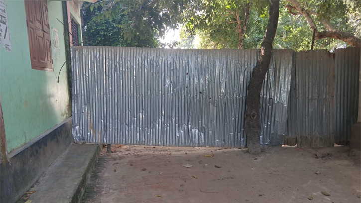 মনোমালিন্য সৃষ্টি হলেই রাস্তা বন্ধ করার অভিযোগ