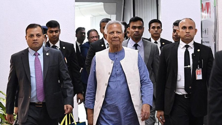 সফর শেষে দেশে ফিরেছেন প্রধান উপদেষ্টা