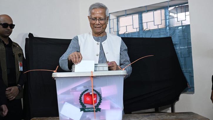 ভোট দিলেন প্রধান উপদেষ্টা