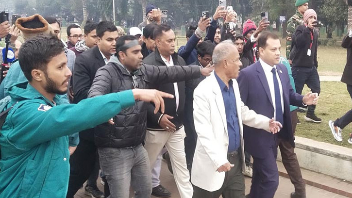 খালেদা জিয়ার কবরস্থল দেখলেন জিয়া উদ্যানে স্বরাষ্ট্র উপদেষ্টা