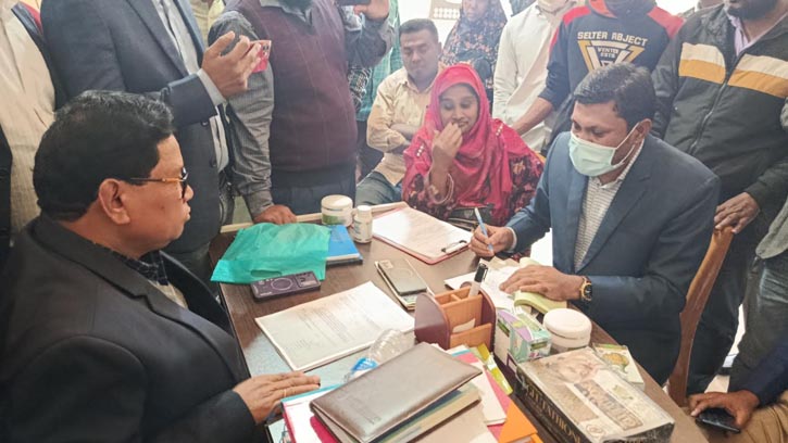 পঞ্চগড়ে হোমিও দোকান থেকে বিপুল ভারতীয় সাপ্লিমেন্ট পণ্য জব্দ