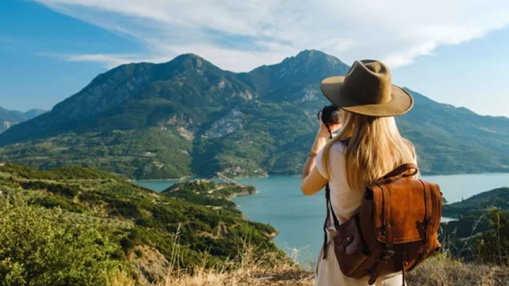 বেড়াতে চান কিন্তু বাজেট কম? ৩ কৌশলে সাশ্রয়ী ভ্রমণ