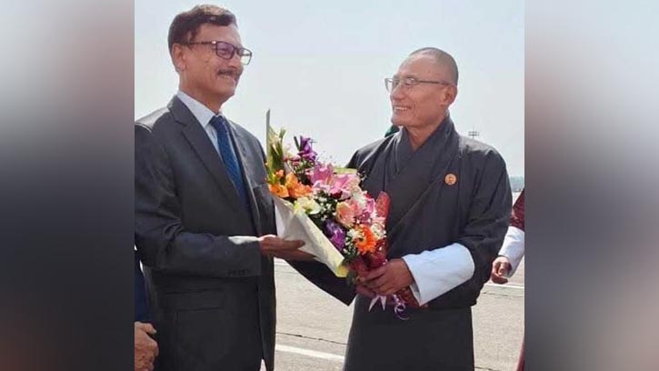 মন্ত্রিসভার শপথ অনুষ্ঠানে অংশ নিতে ঢাকায় ভুটানের প্রধানমন্ত্রী