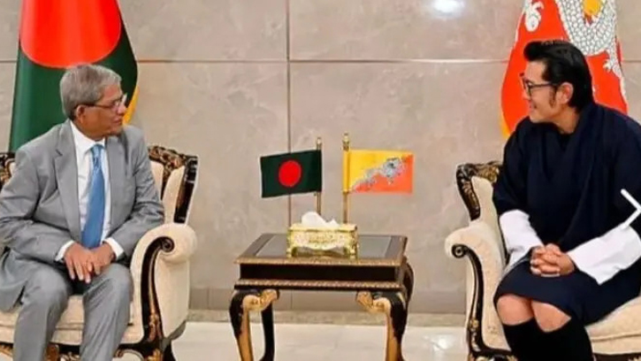 ঢাকায় যাত্রাবিরতিতে ভুটানের রাজা, রাষ্ট্রপতির উষ্ণ অভ্যর্থনা
