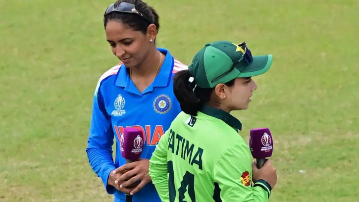 আবারও নারী বিশ্বকাপে ভারত ও পাকিস্তান অধিনায়কদের হাত না মেলানো দৃশ্য