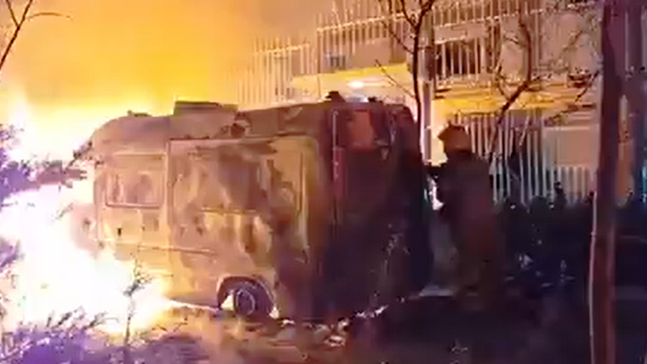 ইসরায়েলের ক্ষেপণাস্ত্র হামলায় তেহরানের অ্যাম্বুলেন্স ধ্বংস