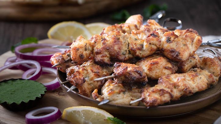 রেস্টুরেন্টের স্বাদ ঘরেই ক্রিমি ‘চিকেন মালাই কাবাব’