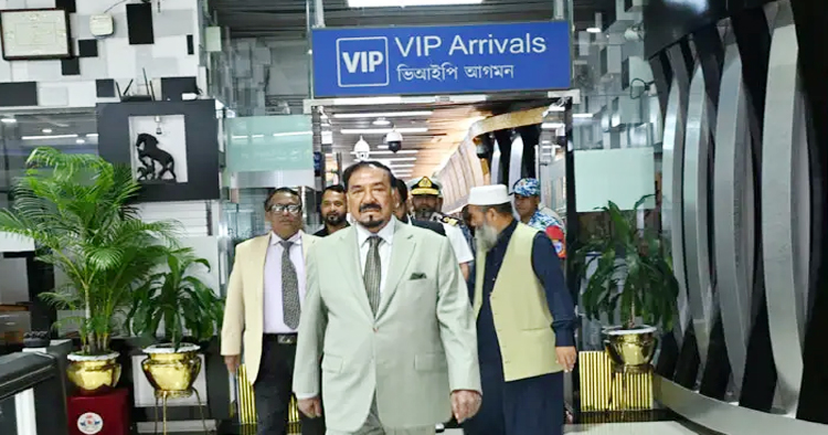 খামেনির শেষ বিদায়ে যোগ দিতে তেহরানের পথে স্পিকার