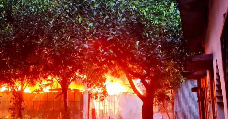 গাজীপুরে ঝুটের গোডাউনে আগুন, নিয়ন্ত্রণে ফায়ার সার্ভিসের ৫ ইউনিট