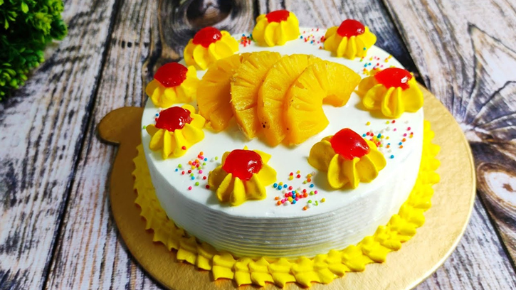 ঘরে বসেই বানান সুস্বাদু আনারস কেক