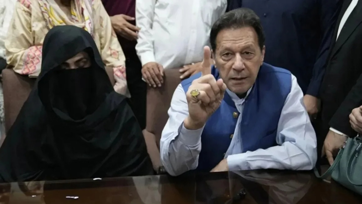 বিশেষ আদালত ঘোষণা করল ইমরান-বুশরার ১৭ বছরের সাজা