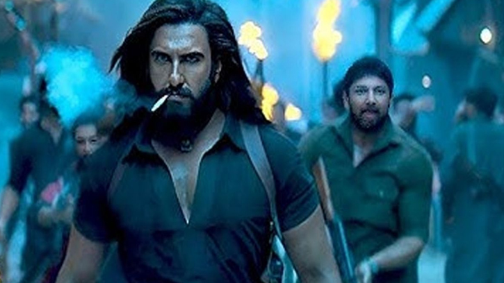 দর্শকপ্রিয় ‘ধুরন্ধর’ আসছে ওটিটি-তে