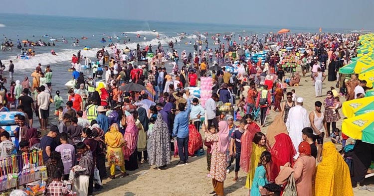বড়দিনে পর্যটকের ঢল কক্সবাজারে, শত কোটি টাকার বাণিজ্যের প্রত্যাশা