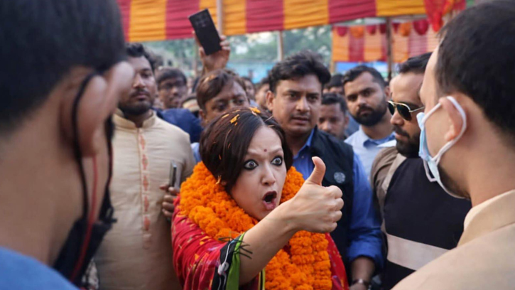 ম্যাজিস্ট্রেটের সঙ্গে বাকবিতণ্ডা, রুমিন ফারহানাকে শোকজ