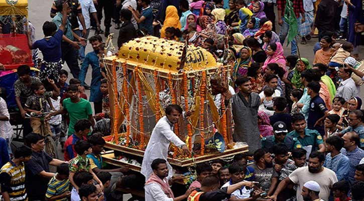 পবিত্র আশুরায় ঢাকায় ঐতিহাসিক তাজিয়া মিছিল শুরু