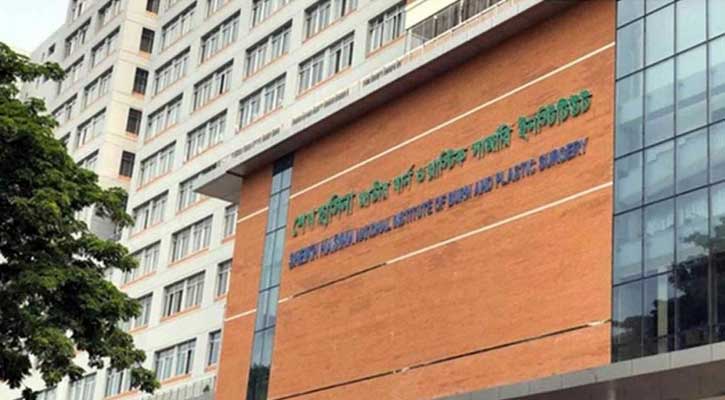সূত্রাপুরে গ্যাস লিকেজে বিস্ফোরণ: একই পরিবারের ৫ জন দগ্ধ