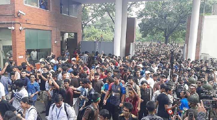 সচিবালয়ে গাড়ি ভাঙচুর ও হত্যাচেষ্টা মামলায় আসামি ১২০০