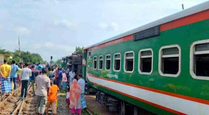 গাজীপুরে পদ্মা এক্সপ্রেস লাইনচ্যুত, উত্তরবঙ্গের সঙ্গে ট্রেন চলাচল বন্ধ