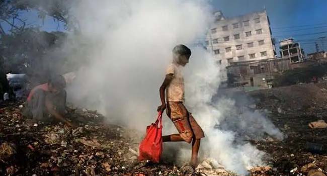 আজ দূষণের শীর্ষে ঢাকা শহর