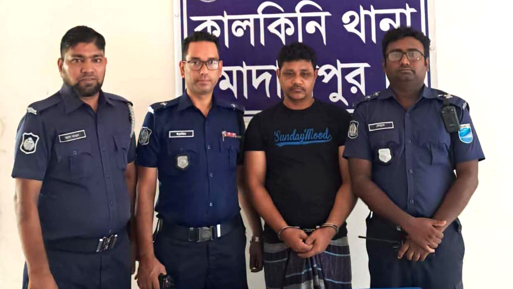 মাদারীপুরের কালকিনিতে ৫০০ পিস ইয়াবাসহ একজন গ্রেফতার
