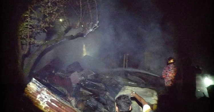 মিরসরাইয়ে আগুনে বসতঘর পুড়ে ছাই