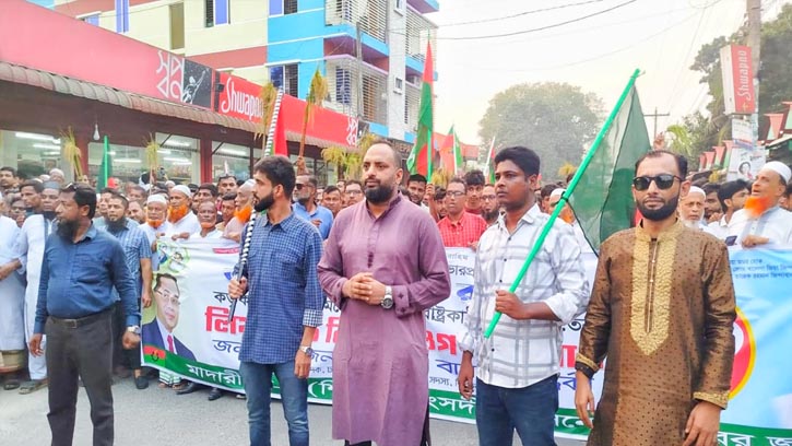 শিবচরে বিএনপির ৩১ দফার লিফলেট বিতরণ ও গণসংযোগ