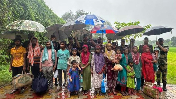 ১৫ বাংলাদেশিকে বিজিবির কাছে হস্তান্তর করল বিএসএফ