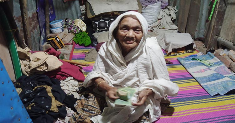 শুকনো চিরা-পানি খেয়ে রোজা রাখা সেই নারীর পাশে উপজেলা প্রশাসন