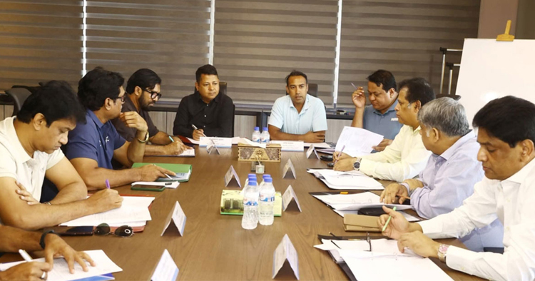 আড়াই ঘণ্টার বৈঠক শেষে কোনো সিদ্ধান্ত নয়, কোচ-প্রস্তুতি নিয়েই রয়ে গেল প্রশ্ন