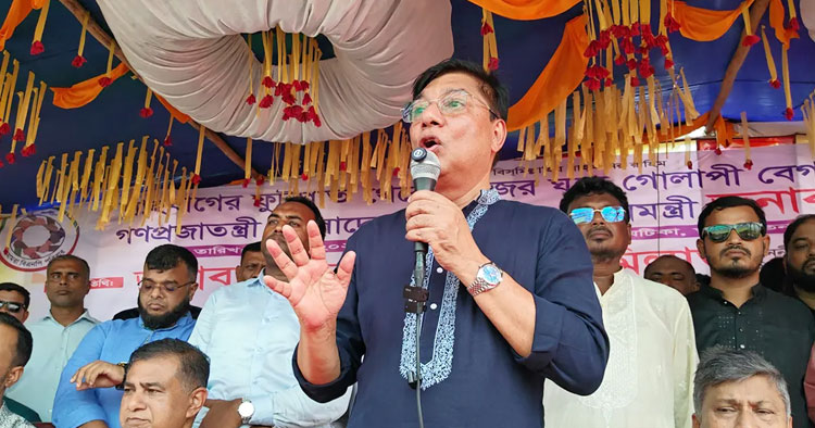 ‘৩১ ডিসেম্বর কেন, শেখ হাসিনা কালই আসুন—হাতকড়া নিয়ে রিসিভ করব’