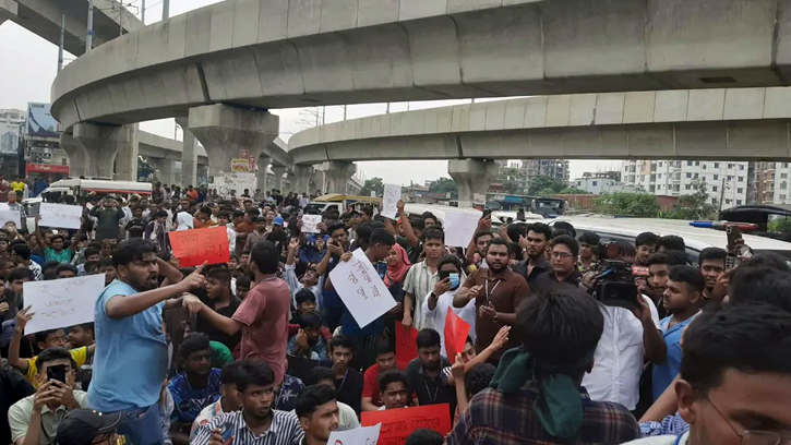 ছয় দফা দাবিতে রাস্তায় মাইলস্টোনের শোকাহত শিক্ষার্থীদের বিক্ষোভ