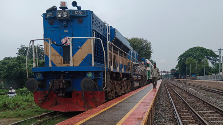 শিক্ষার্থীদের অবরোধ প্রত্যাহারে ঢাকা-উত্তরাঞ্চল রেল যোগাযোগ স্বাভাবিক
