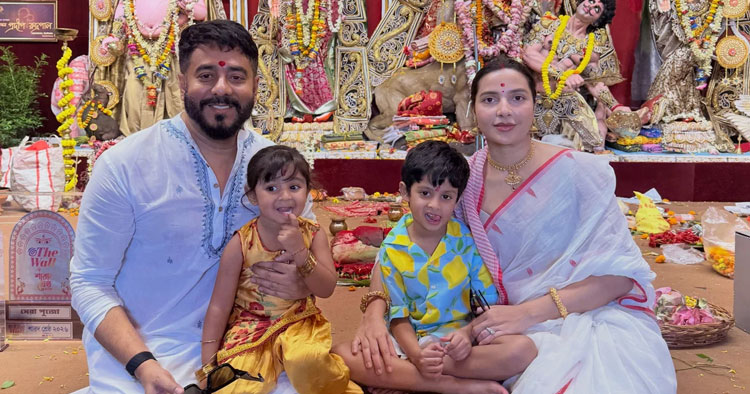 পাঁচ মাস পর রাজের সঙ্গে শুভশ্রীর ছবি, সামাজিক মাধ্যমে শুরু আলোচনা