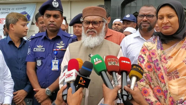 মাজার ও ধর্মীয় প্রতিষ্ঠানে হামলা চালালে কাউকেই ছাড় দেওয়া হবে না: ধর্ম উপদেষ্টা