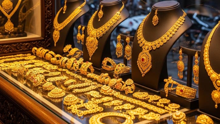 রেকর্ড দামের পর ধস: দুদিনে ভরিতে কমলো ৩০ হাজার