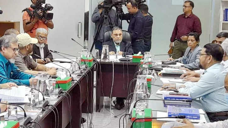 নির্বাচন কমিশনের সভা শুরু, সিদ্ধান্ত হতে পারে আসন পুনর্গঠন নিয়ে