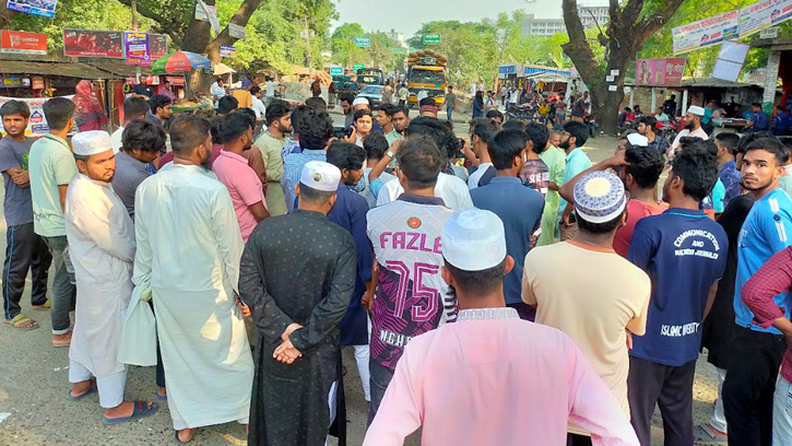 আওয়ামী লীগ নিষিদ্ধের দাবিতে ইবি শিক্ষার্থীদের মহাসড়ক অবরোধ
