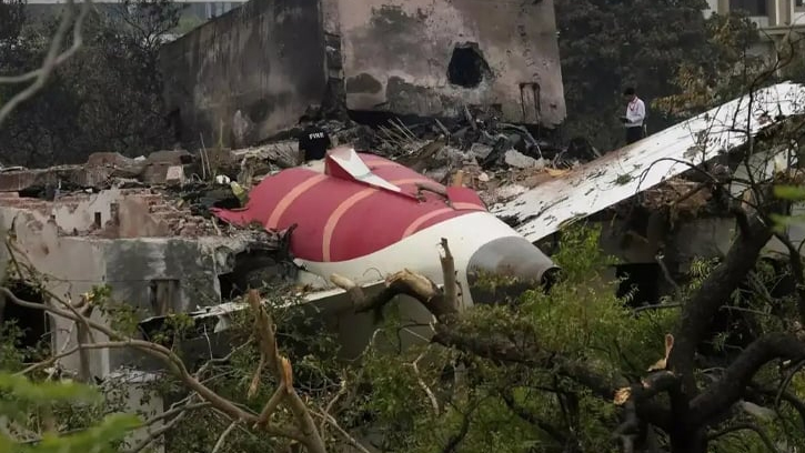 আহমেদাবাদে বিমান দুর্ঘটনা, প্রাণহানি বেড়ে ২৭৪