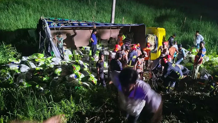 দাউদকান্দিতে ট্রাক দুর্ঘটনায় নিহত ৭, হাসপাতালে আহতরা
