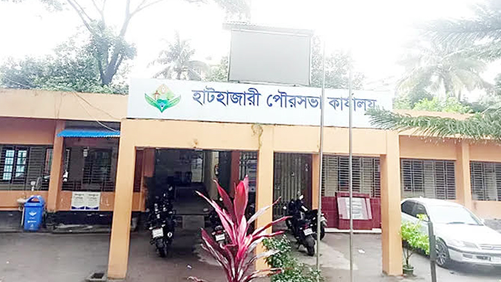 আখাউড়া পৌরসভার দুর্নীতিবাজ প্রকৌশলীকে হাটহাজারী বদলি; জনমনে ক্ষোভ