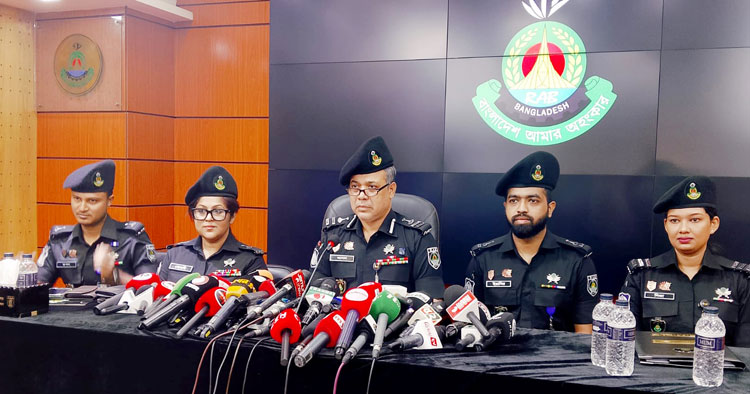 পুলিশ পরিচয়ে আরও ক্ষিপ্ত হয়ে ওঠে হামলাকারীরা : র‍্যাব