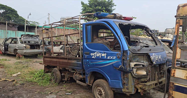 আশুলিয়ায় ৬ জনকে পুড়িয়ে মারার সেই পুলিশ ভ্যান উদ্ধার, ‘জুলাই জাদুঘরে’ সংরক্ষণের দাবি  